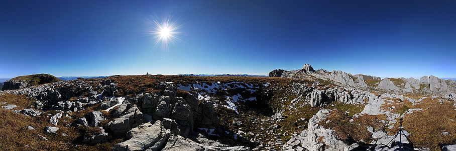 Panorama Chreialpfirst   Fotogalerie Alpstein-Panoramen: Fotos von Aus&shy;sichts&shy;punk&shy;ten im Alp&shy;stein&shy;gebiet : Panorama Chreialpfirst. Die&shy;ses Pano-Foto ist ein Bild&shy;aus&shy;schnitt aus der    360°-Alp&shy;stein-Pano&shy;rama-Tour  . Der  Alp&shy;stein  ist ein sehr be&shy;lieb&shy;tes Wan&shy;der&shy;gebiet im Nord&shy;osten der Schweiz. Ent&shy;sprech&shy;end be&shy;kannt sind seine Aus&shy;sichts&shy;punk&shy;te und Berg&shy;gipfel wie  Sän&shy;tis ,  Ho&shy;her Kas&shy;ten ,  Schäf&shy;ler  und  Alt&shy;mann . Be&shy;lieb&shy;te Wan&shy;der&shy;ziele sind zu&shy;dem die  Eben&shy;alp , die  Meglis&shy;alp  und die  Bol&shy;len&shy;wees  sowie der  Fäh&shy;len&shy;see , der  Säm&shy;tiser&shy;see  und der  See&shy;alp&shy;see . Wei&shy;tere Bil&shy;der von Wan&shy;de&shy;run&shy;gen im Alp&shy;stein fin&shy;den Sie in der    Foto&shy;galerie Wan&shy;de&shy;run&shy;gen im Alp&shy;stein  . Copy&shy;right:  ©&nbspFREDY ZIRN 🇨🇭 APPEN&shy;ZELLER&shy;LINKS.CH : Alpstein, Aussicht, Aussichtspunkt, Chreialpfirst, Panorama