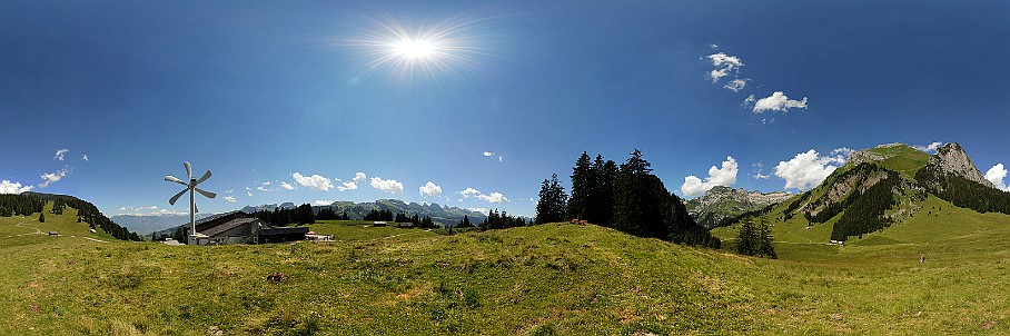 Panorama Gamplüt   Fotogalerie Alpstein-Panoramen: Fotos von Aus&shy;sichts&shy;punk&shy;ten im Alp&shy;stein&shy;gebiet : Panorama Gamplüt. Die&shy;ses Pano-Foto ist ein Bild&shy;aus&shy;schnitt aus der    360°-Alp&shy;stein-Pano&shy;rama-Tour  . Der  Alp&shy;stein  ist ein sehr be&shy;lieb&shy;tes Wan&shy;der&shy;gebiet im Nord&shy;osten der Schweiz. Ent&shy;sprech&shy;end be&shy;kannt sind seine Aus&shy;sichts&shy;punk&shy;te und Berg&shy;gipfel wie  Sän&shy;tis ,  Ho&shy;her Kas&shy;ten ,  Schäf&shy;ler  und  Alt&shy;mann . Be&shy;lieb&shy;te Wan&shy;der&shy;ziele sind zu&shy;dem die  Eben&shy;alp , die  Meglis&shy;alp  und die  Bol&shy;len&shy;wees  sowie der  Fäh&shy;len&shy;see , der  Säm&shy;tiser&shy;see  und der  See&shy;alp&shy;see . Wei&shy;tere Bil&shy;der von Wan&shy;de&shy;run&shy;gen im Alp&shy;stein fin&shy;den Sie in der    Foto&shy;galerie Wan&shy;de&shy;run&shy;gen im Alp&shy;stein  . Copy&shy;right:  ©&nbspFREDY ZIRN 🇨🇭 APPEN&shy;ZELLER&shy;LINKS.CH : Alpstein, Aussicht, Aussichtspunkt, Gamplüt, Panorama