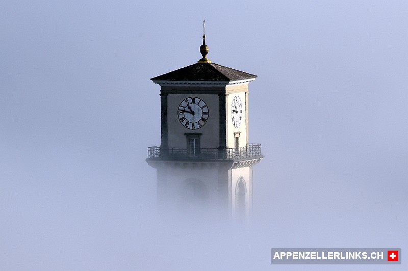 Kirchturm von Heiden im Nebel Kirch­turm von Heiden im Nebel