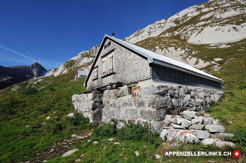 Alphuette Sprueng zwischen Oberer und Unterer Mesmer Alp­hüt­te Sprüng zwi­schen Obe­rer und Un­te­rer Mes­mer