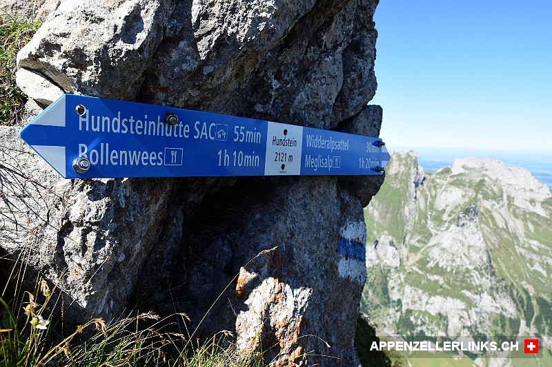 Alpin-Wegweiser auf dem Hundstein