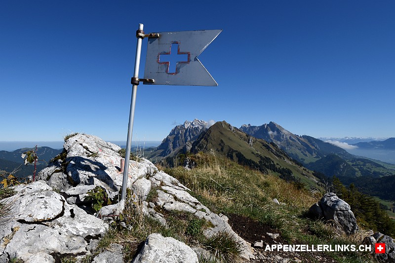 Gipfelfahne auf der Gemeinenwishoechi (Gmeinenwies) im Alpstein