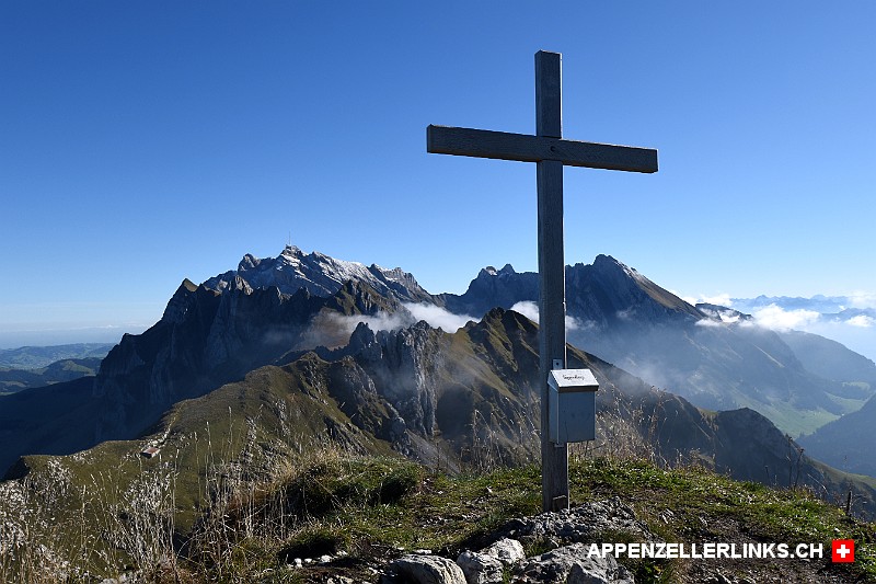 Gipfelkreuz auf dem Luetispitz im Alpstein