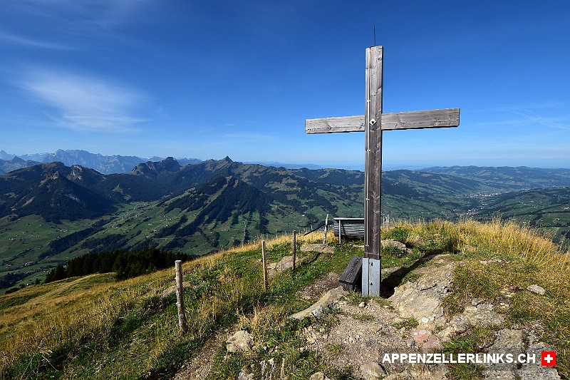 Gipfelkreuz auf dem Stockberg im Alpstein Gipfel­kreuz auf dem Stock­berg im Alp­stein