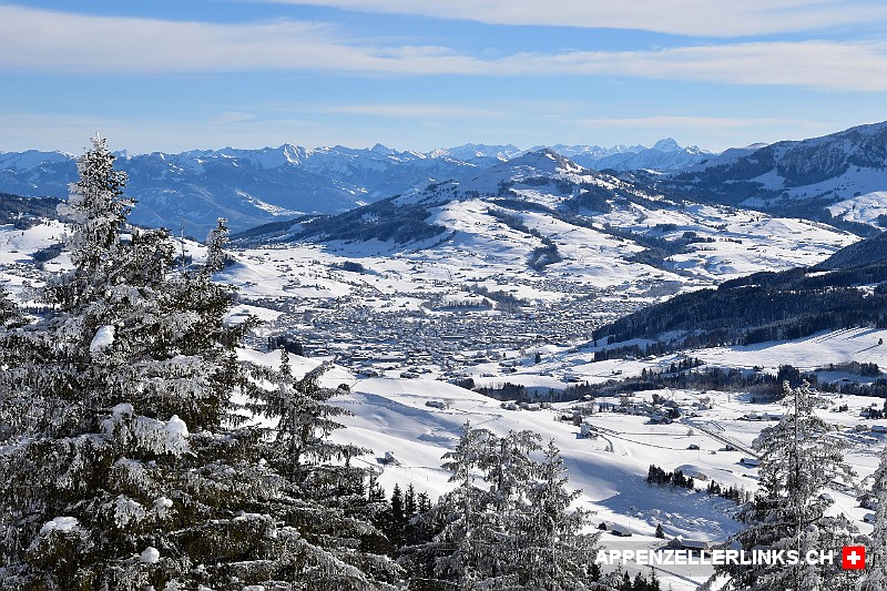 Winterlicher Blick von der Hundwiler Hoehi in Richtung Appenzell