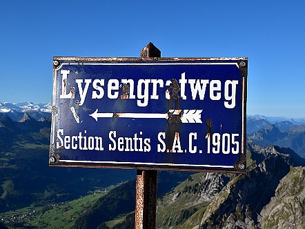 Alter Wegweiser zum Lysengrat im Alpstein.JPG