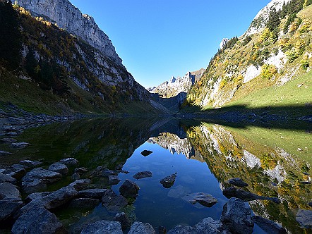 Am Ufer des Faehlensees im Alpstein.JPG