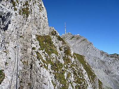 Ausgesetzter Bergwanderweg vom Rotsteinpass zum Saentis.jpg