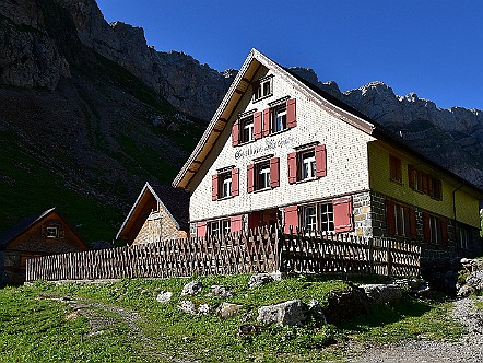 Berggasthaus Mesmer im Alpstein.JPG