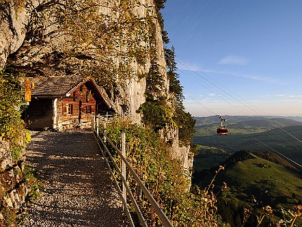 Eremitenhaus beim Wildkirchli im Alpstein.JPG