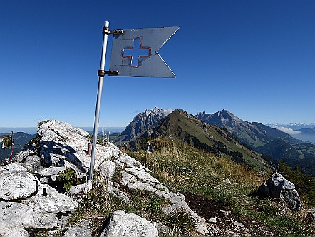 Gipfelfahne auf der Gemeinenwishoechi (Gmeinenwies) im Alpstein.JPG