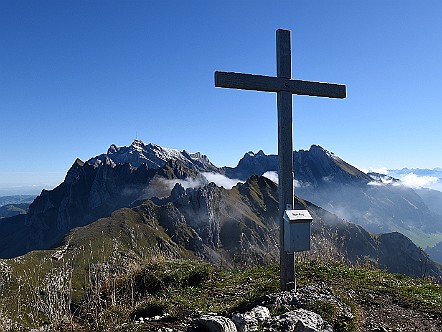 Gipfelkreuz auf dem Luetispitz im Alpstein.JPG