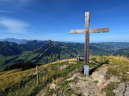 Gipfelkreuz auf dem Stockberg im Alpstein.JPG
