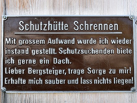 Info-Tafel bei der Schutzhuette Schrennen.JPG