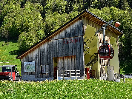 Talstation der Alp Sigel Seilbahn (aka Sigelbahn).JPG