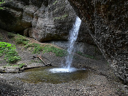 Wasserfall am Wanderweg zum Ofenloch.jpg