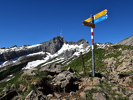 Wegweiser auf der Rossegg im Alpstein.jpg