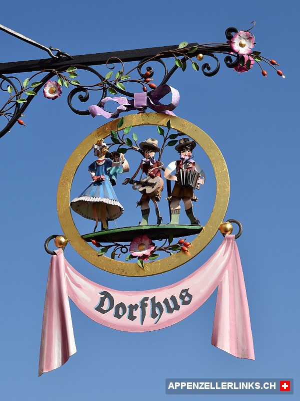 Schild des Hotel und Restaurant Dorfhus Gupf in Rehetobel Schild des Ho­tel und Res­tau­rant Dorf­hus Gupf in Re­he­to­bel
