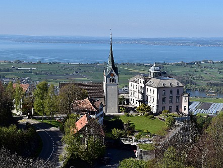 Kirche und Rheinburg-Klinik in Walzenhausen.jpg