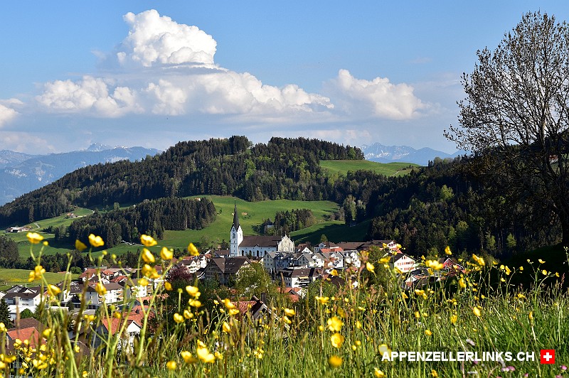 Frühlingshafter Blick auf Ober­egg im Kan­ton Appen­zell Inner­rhoden