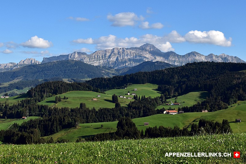 Herrliche Aussicht von Schwellbrunn auf den Alpstein