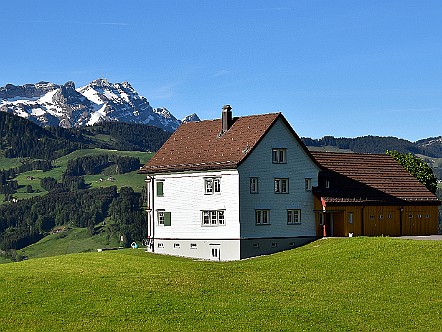 Bauernhaus bei Lehn in Appenzell.JPG