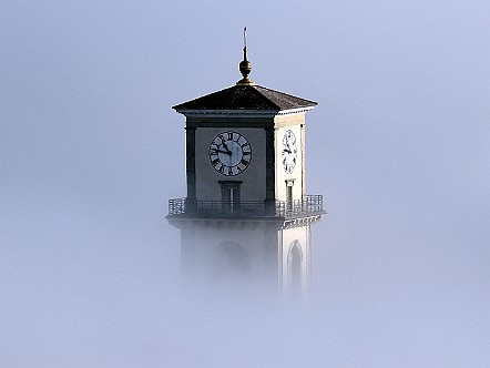Kirchturm von Heiden im Nebel.JPG