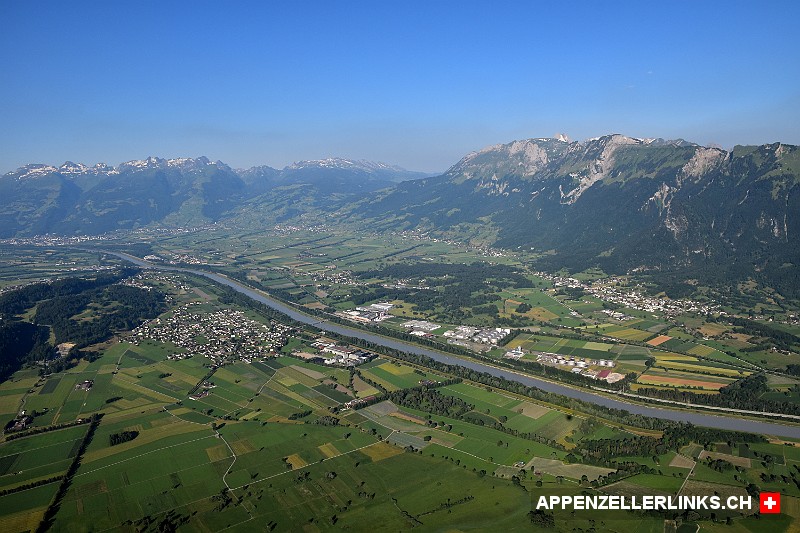 Aussicht auf das Rheintal und den Alpenrhein