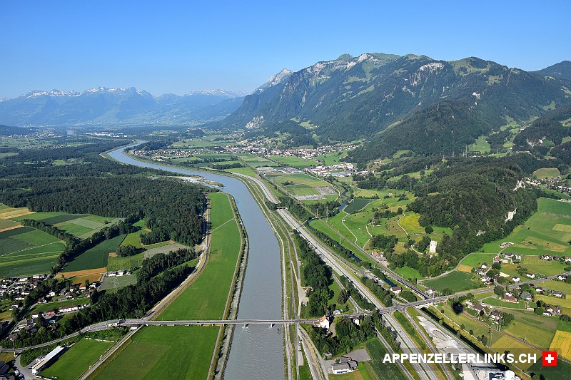 Aussicht vom Heissluftballon auf den Alpenrhein
