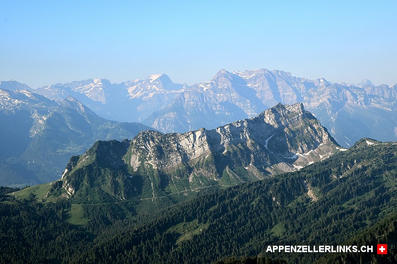Blick auf den Mattstock (Mattstogg) und die Glarner Alpen