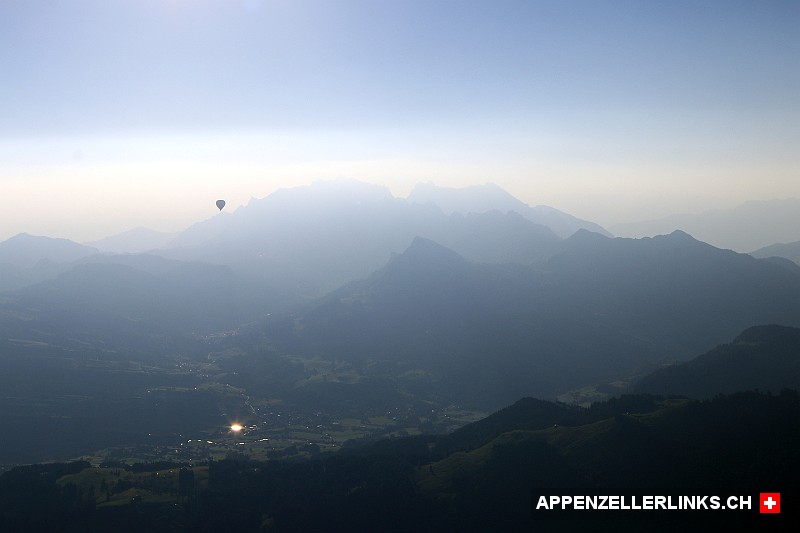 Der Alpstein im Gegenlicht und Morgendunst