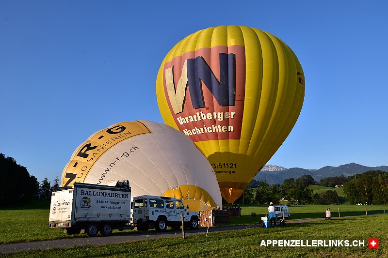Heissluftballone kurz vor dem Start zu einer Saentisfahrt