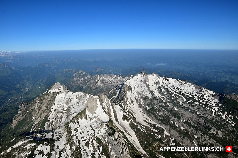 Panoramablick aus dem Heissluftballon auf den Alpstein