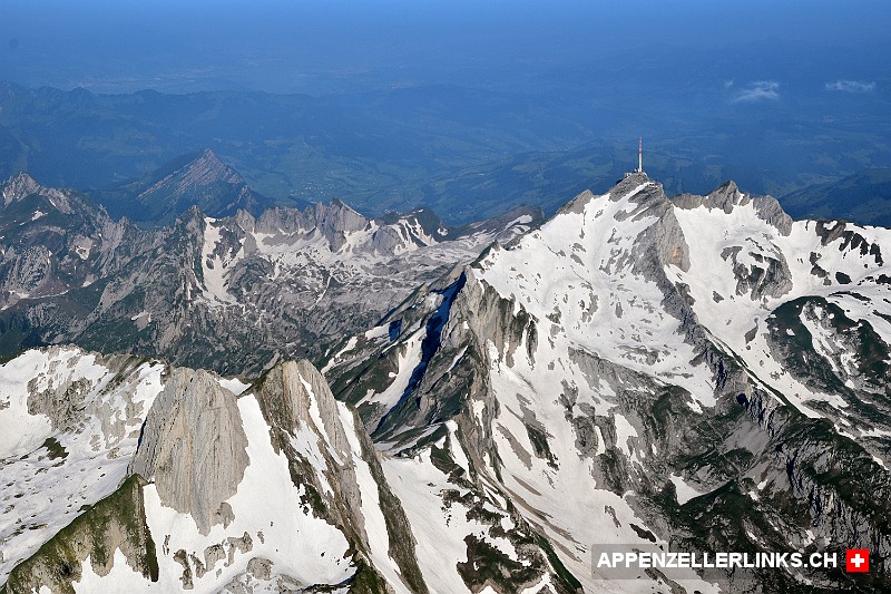 Rueckblick auf die zwei hoechsten Alpstein-Gipfel