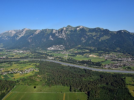 Blick auf die Rheintaler Seite des Alpsteins.JPG