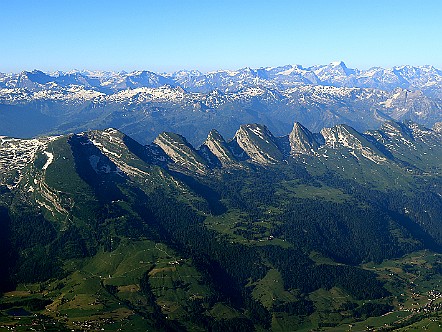 Gute Sicht auf die Churfirsten und die Alpen.JPG