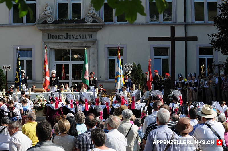 Erste Station der Prozession beim Gymnasium Appenzell