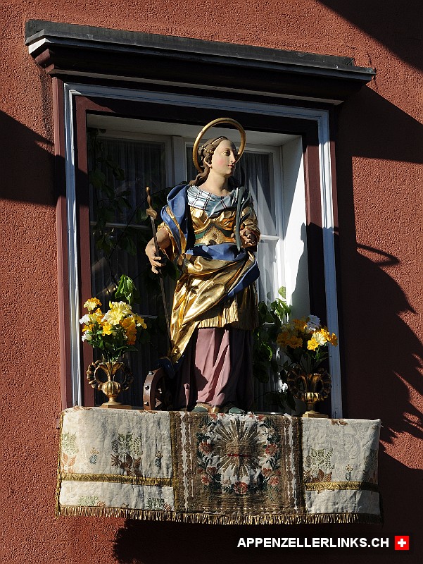 Fensterschmuck an Fronleichnam in Appenzell