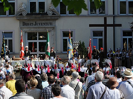 Erste Station der Prozession beim Gymnasium Appenzell.JPG