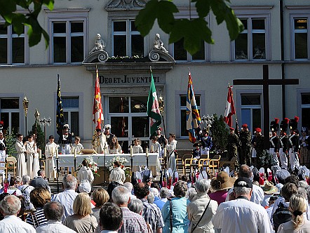 Eucharistiefeier vor dem Gymnasium Appenzell.JPG