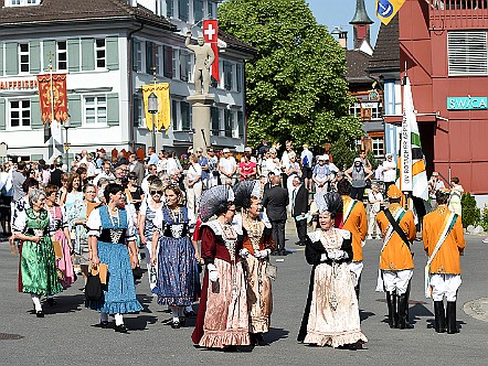 Gute Stimmung an der Fronleichnam-Prozession in Appenzell.JPG