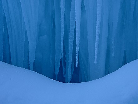 Eisvorhang am Leuenfall.jpg
