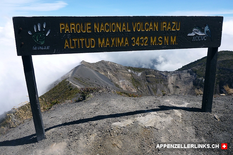 Der Irazu ist der hoechste Vulkan Costa Ricas und liegt 3432 Meter ueber Meer Der Irazú ist der höchste Vulkan Costa Ricas und liegt 3'432 m ü. M.