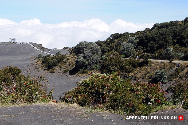 Weg zum Kraterrand des Stratovulkans Irazu in Costa Rica