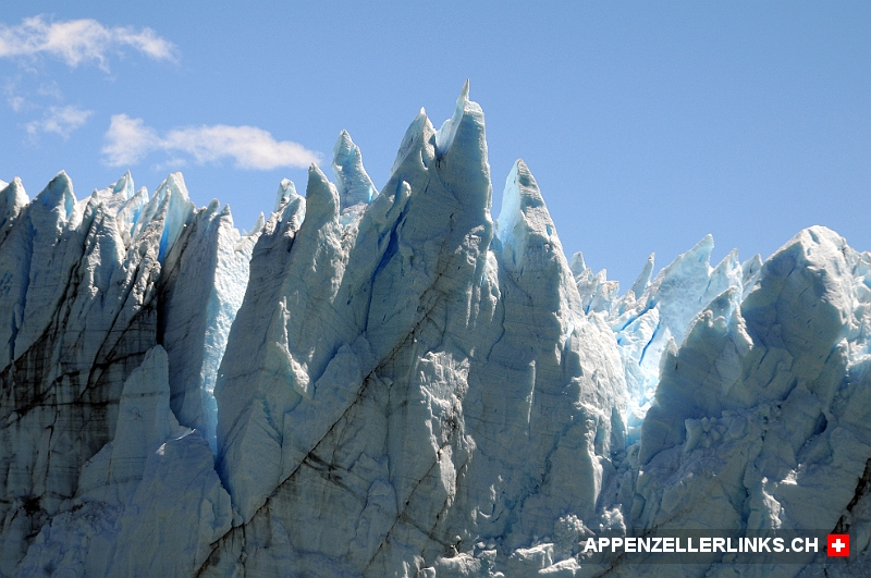 Eindrucksvolle Eiszacken beim Perrito Moreno Gletscher 