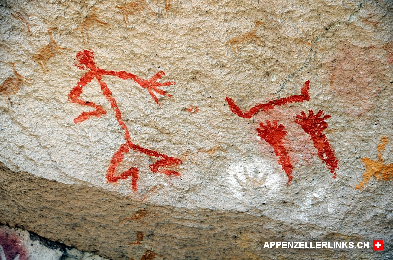 Ueber Jahrtausende entstandene Felszeichnungen in der Cueva de las Manos