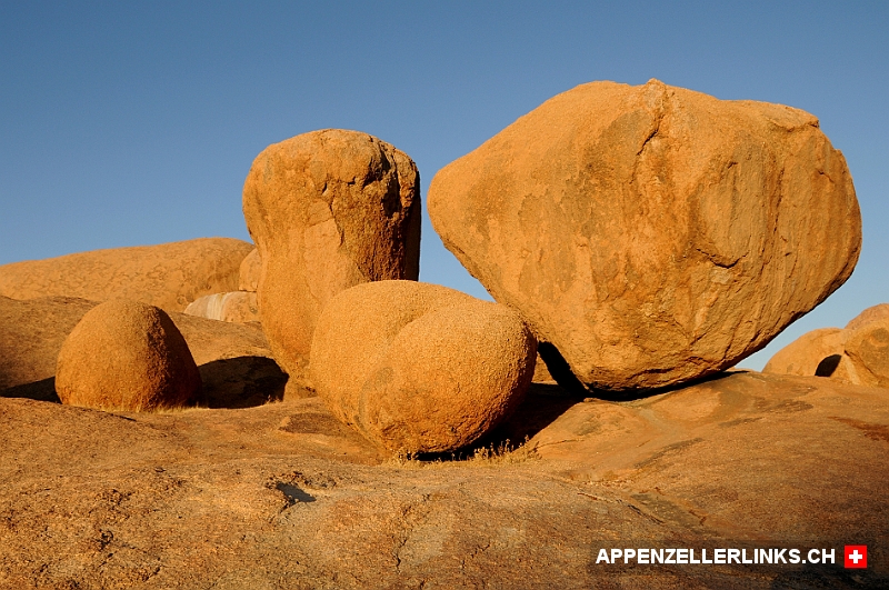 Fotogene Felsen und Steinformationen rund um Spitzkoppe 