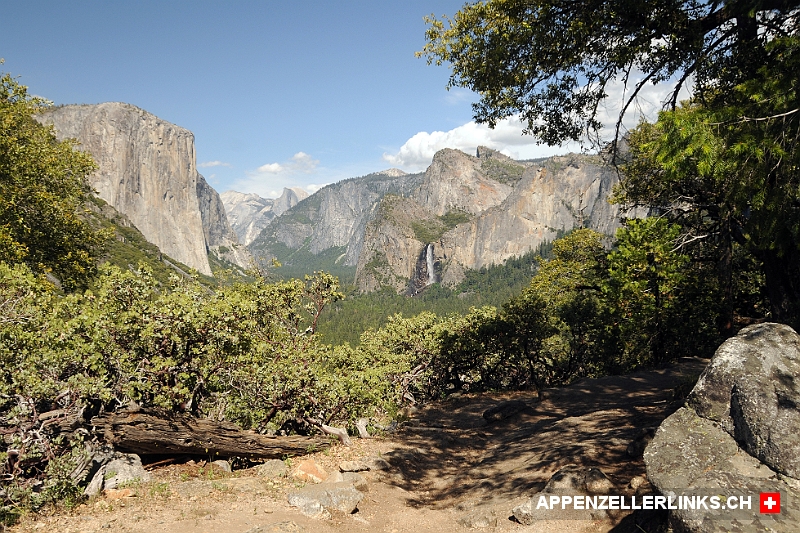 Blick auf den Bridalveil Fall im Yosemite Valley