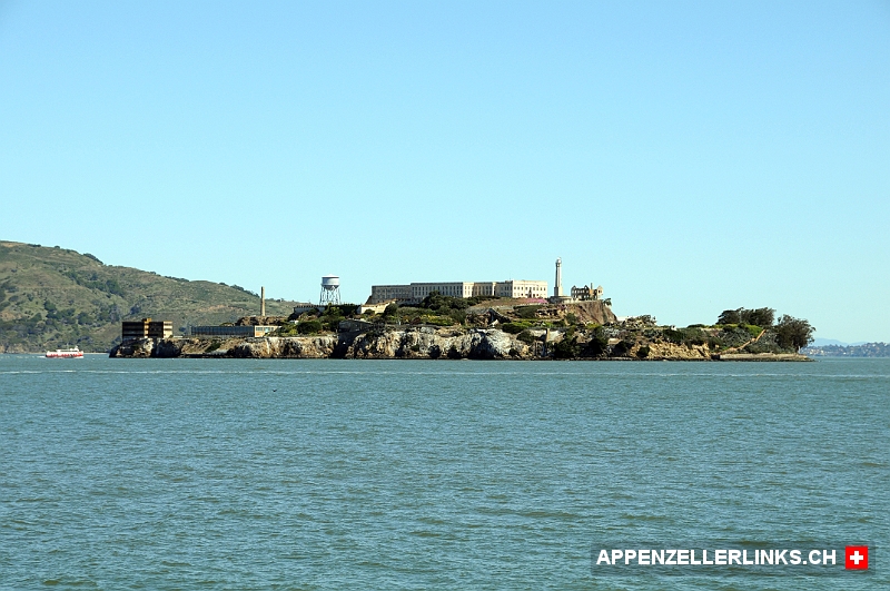 Blick auf die Gefaengnisinsel Alcatraz in San Francisco Blick auf die Gefängnisinsel Alcatraz in San Francisco
