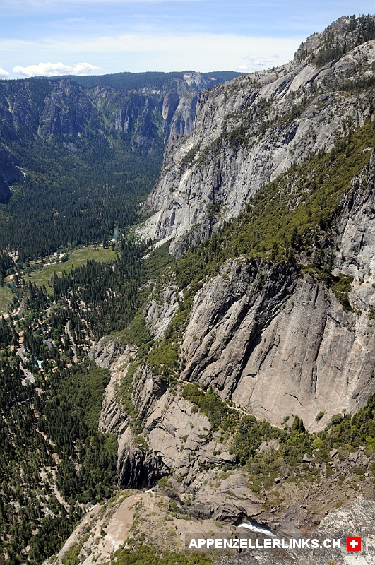 Blick vom Yosemite Point auf das Yosemite Valley 
